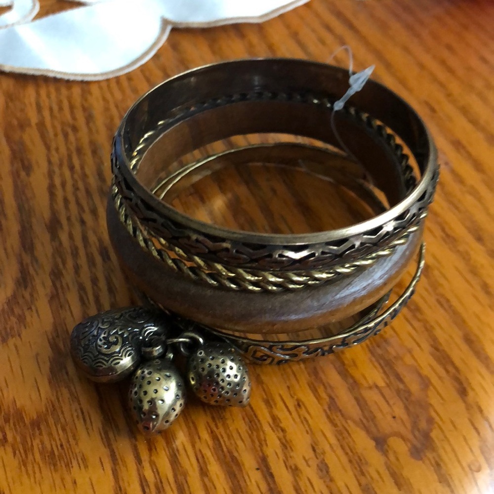 Set of bangles